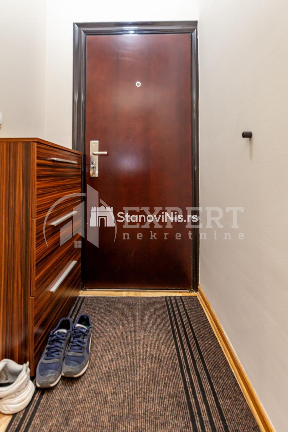 Slika 10 - Stan u zgradi, novogradnja, uknjižen, centralno grejanje, oglas ID p-07942