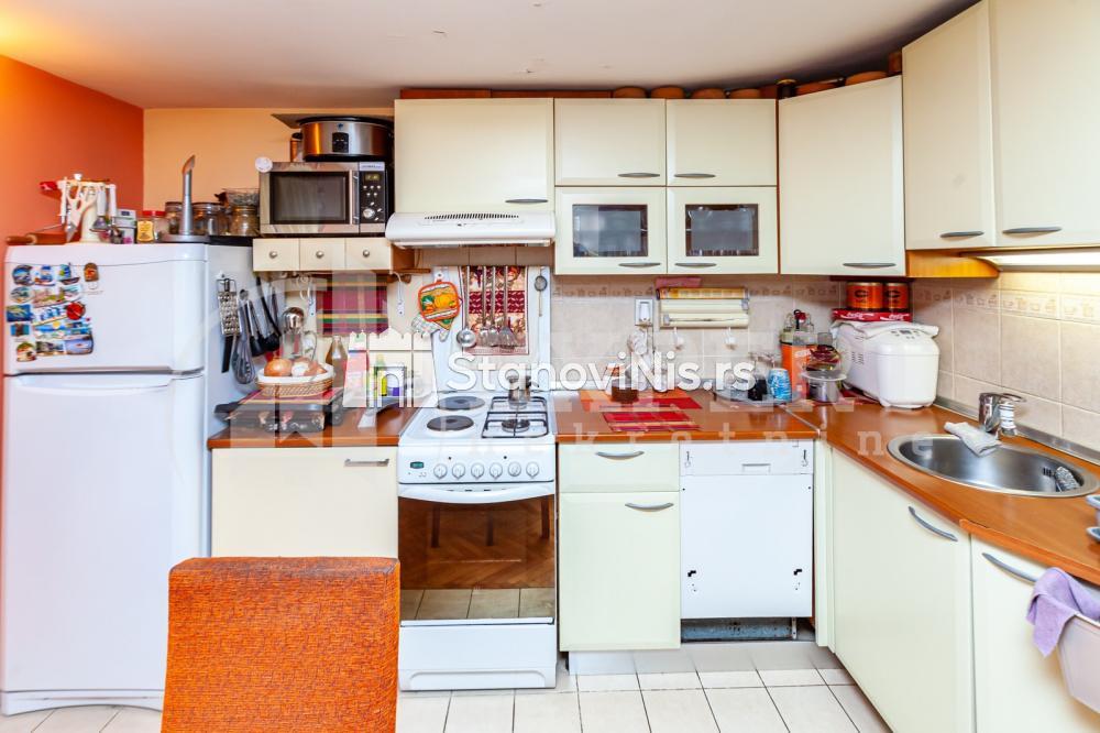 Slika 5 - Stan u zgradi, uknjižen, grejanje na struju, oglas ID p-07561