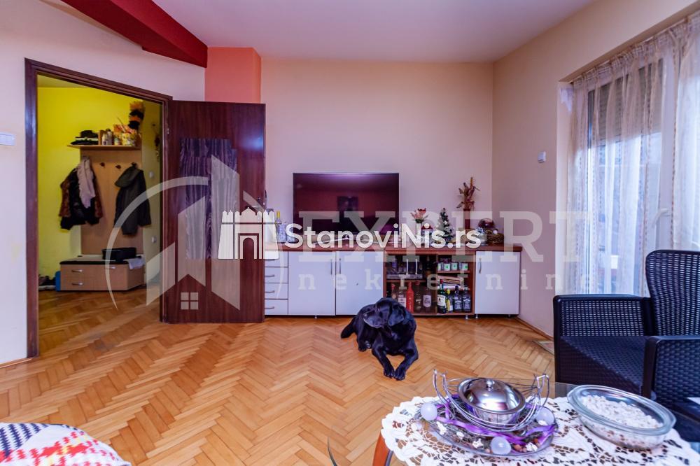 Slika 1 - Stan u zgradi, uknjižen, grejanje na struju, oglas ID p-07561