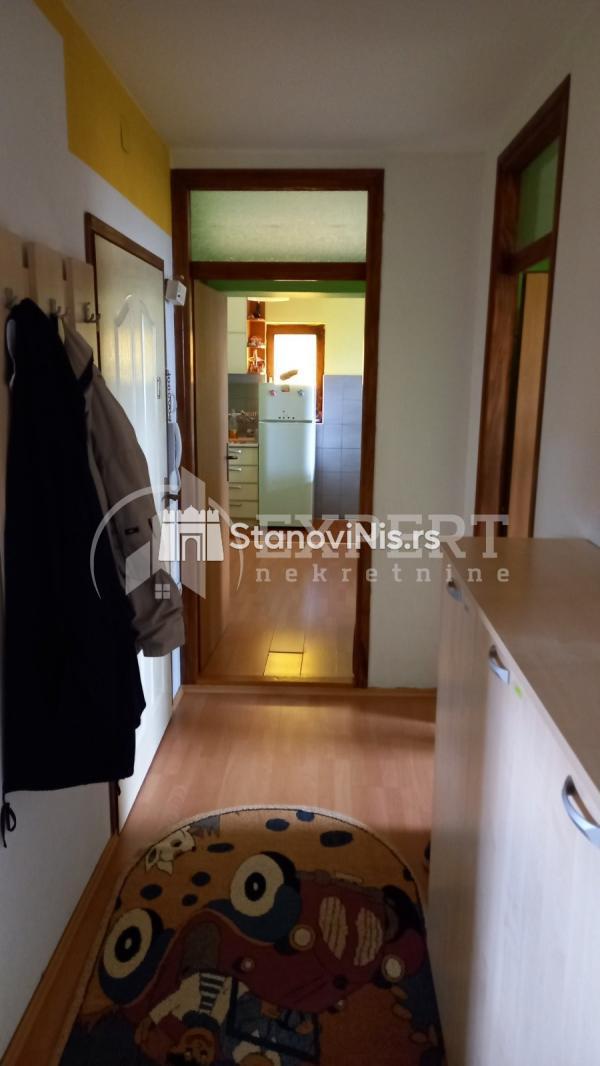 Slika 1 - Stan u zgradi, uknjižen, etažno grejanje, oglas ID p-07383