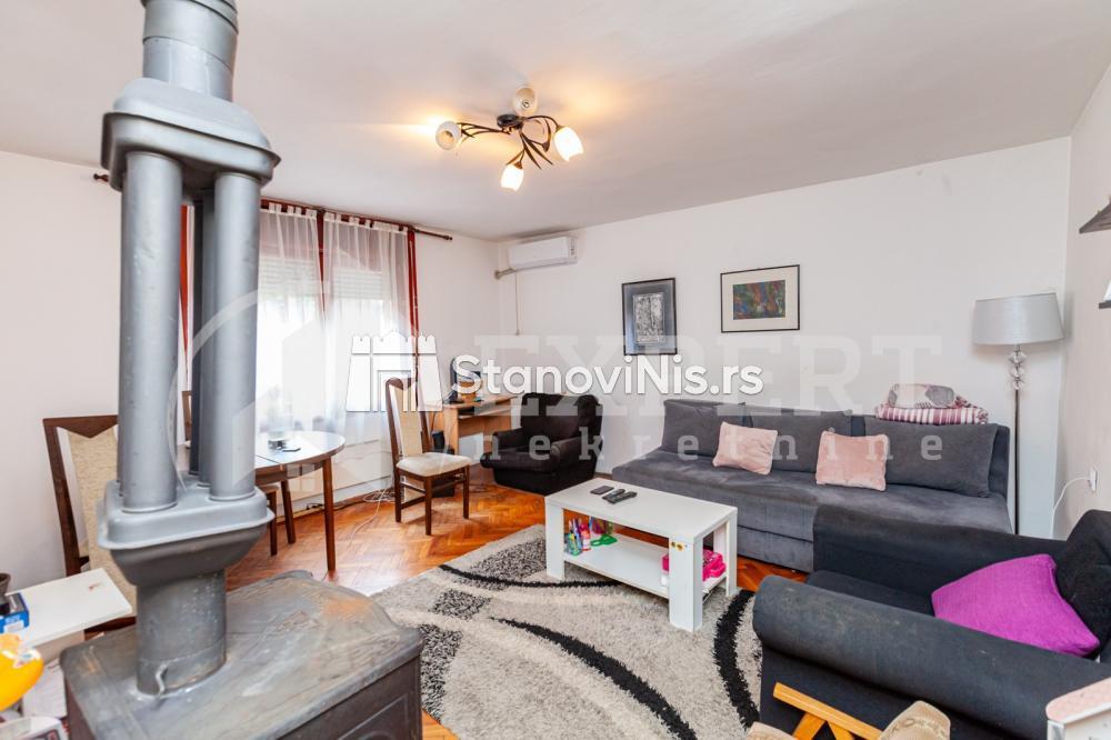 Glavna slika -Stan u zgradi, etažno grejanje, oglas ID p-06835