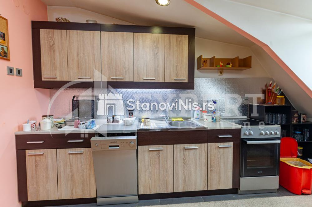 Slika 2 - Stan u zgradi, uknjižen, centralno grejanje, oglas ID p-06804