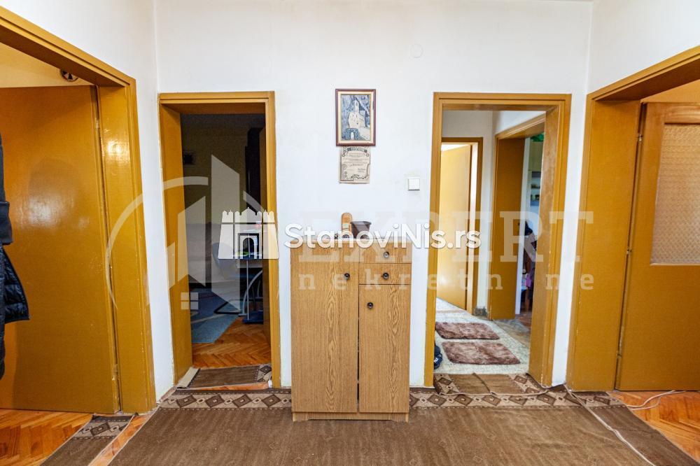 Slika 2 - Stan u zgradi, uknjižen, grejanje na struju, oglas ID p-06469