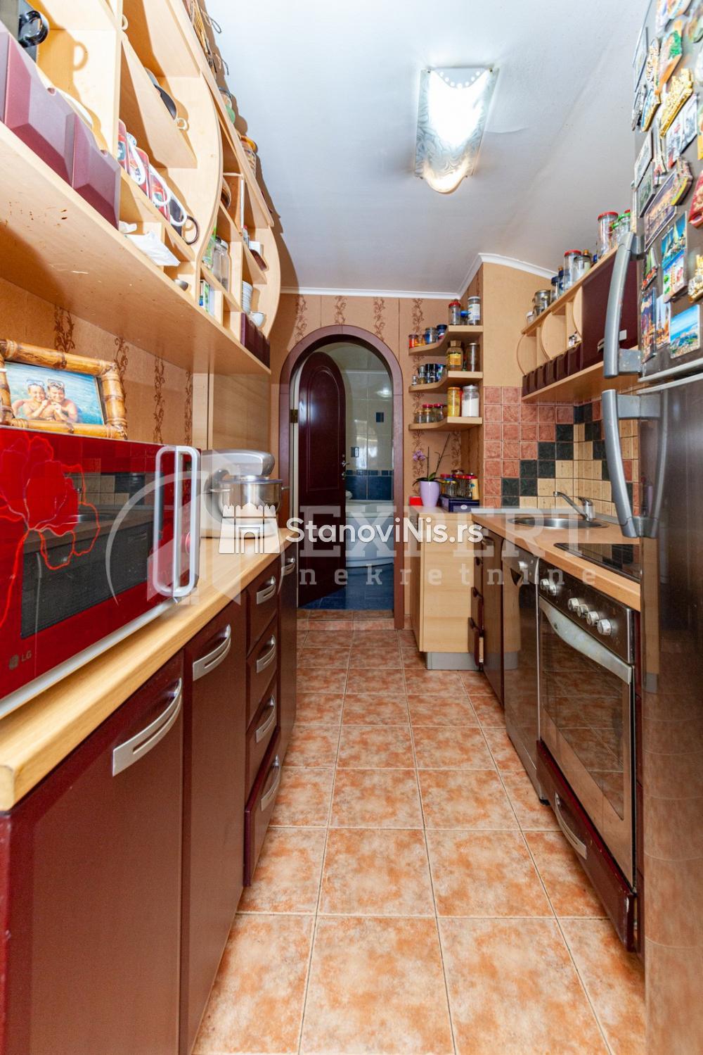 Slika 6 - Stan u zgradi, uknjižen, centralno grejanje, oglas ID p-06061