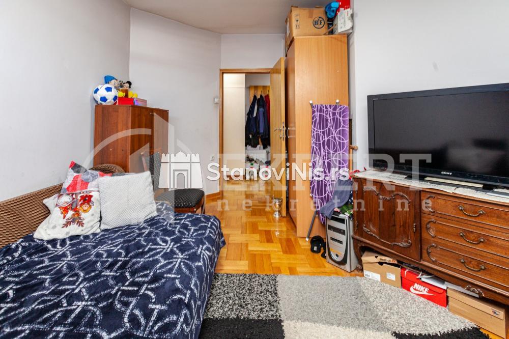 Slika 2 - Stan u zgradi, novogradnja, uknjižen, centralno grejanje, oglas ID p-06096