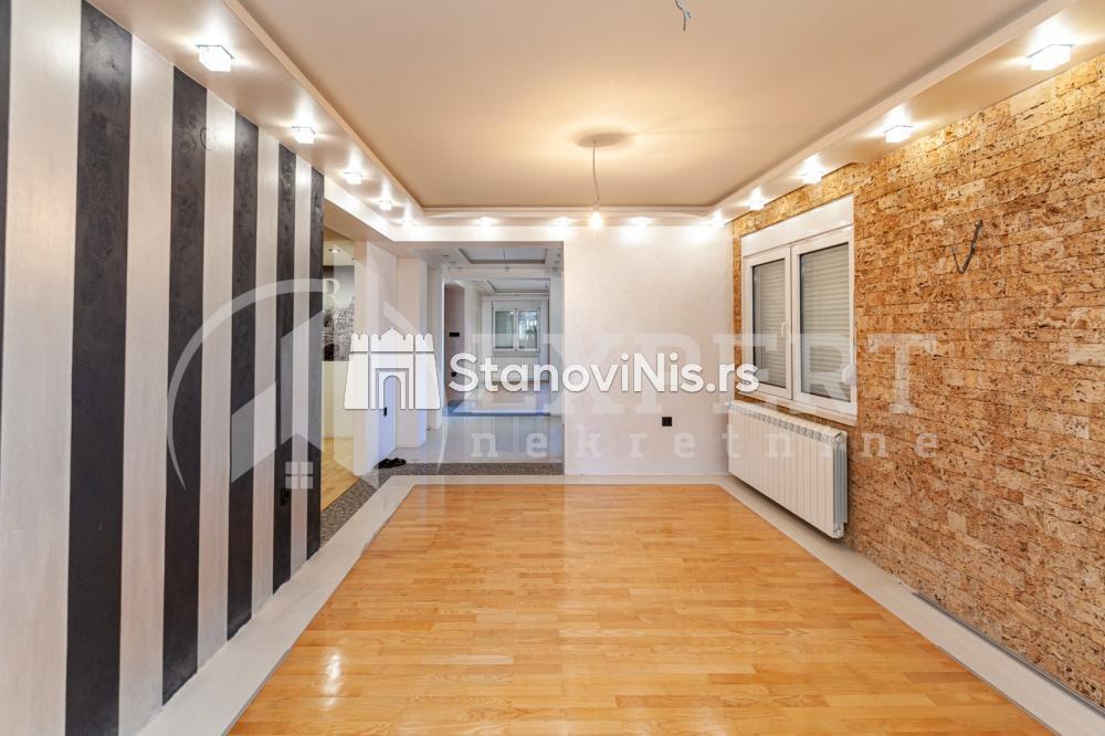 Glavna slika -Stan u zgradi, novogradnja, uknjižen, etažno grejanje, oglas ID p-05541