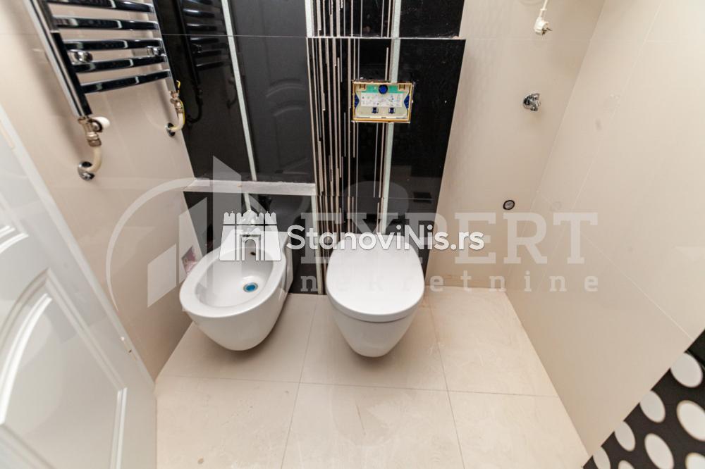 Slika 9 - Stan u zgradi, novogradnja, uknjižen, etažno grejanje, oglas ID p-05541