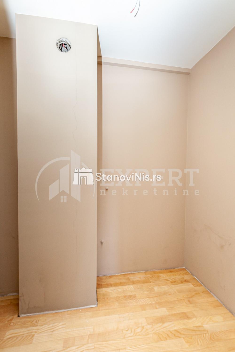 Slika 5 - Stan u zgradi, novogradnja, uknjižen, etažno grejanje, oglas ID p-05541