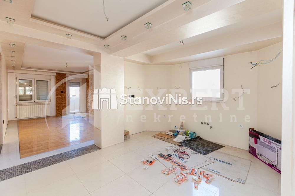 Slika 8 - Stan u zgradi, novogradnja, uknjižen, etažno grejanje, oglas ID p-05541