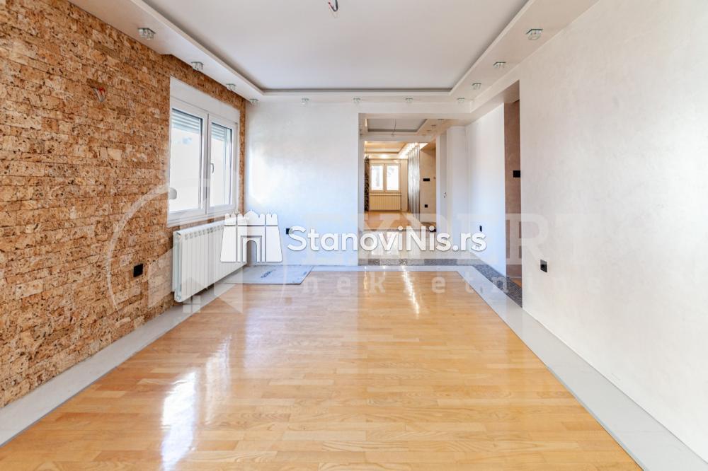 Slika 2 - Stan u zgradi, novogradnja, uknjižen, etažno grejanje, oglas ID p-05541