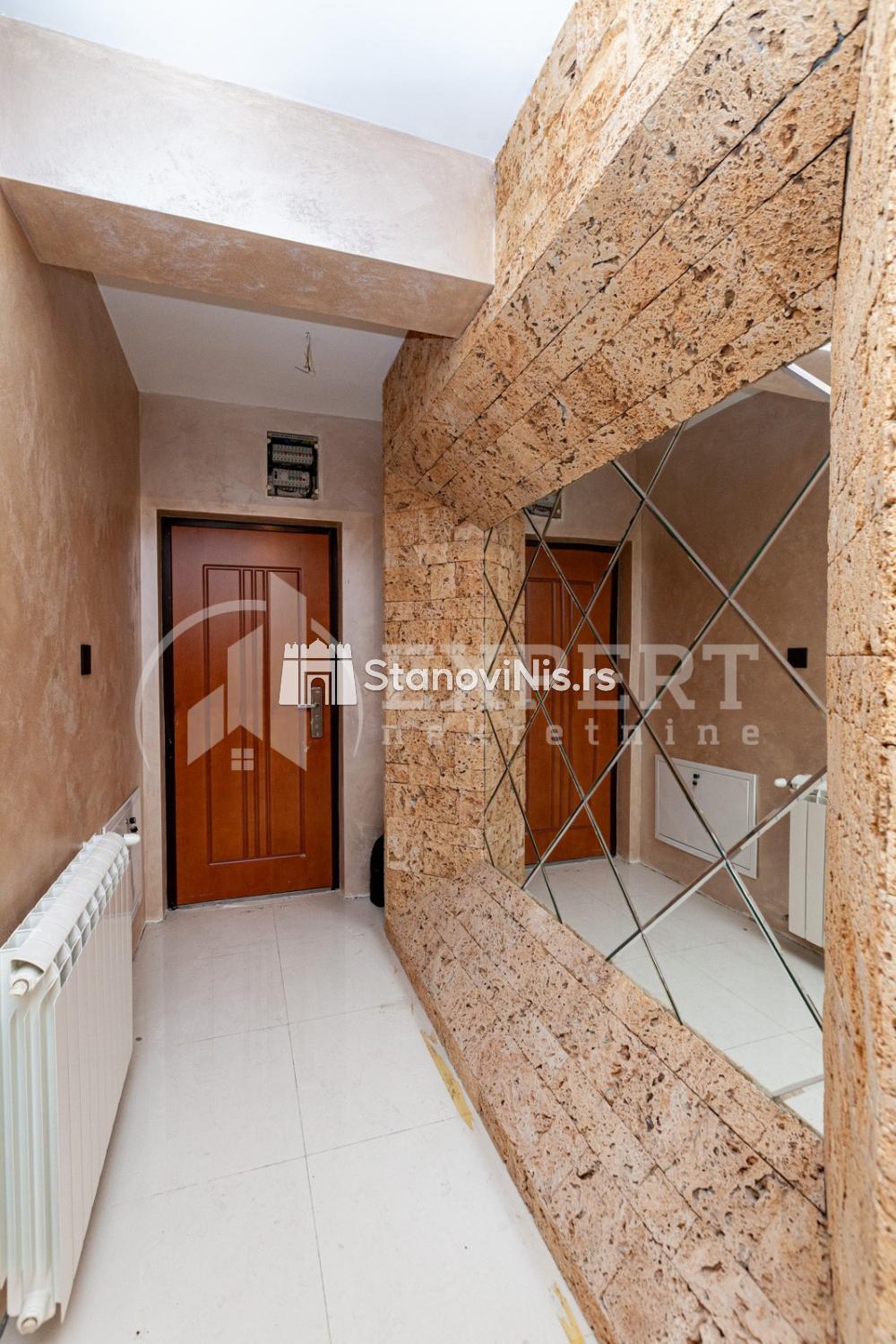 Slika 6 - Stan u zgradi, novogradnja, uknjižen, etažno grejanje, oglas ID p-05541