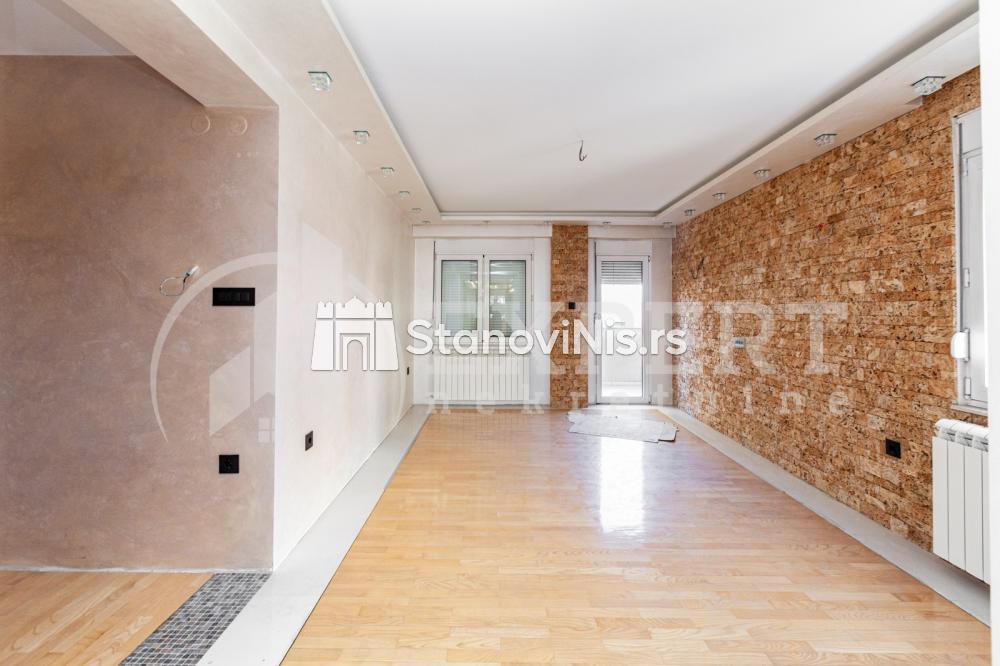 Slika 3 - Stan u zgradi, novogradnja, uknjižen, etažno grejanje, oglas ID p-05541