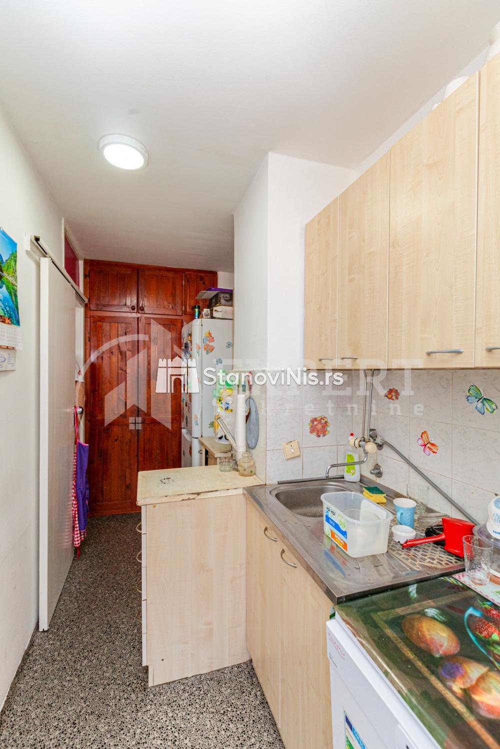 Slika 4 - Stan u zgradi, uknjižen, centralno grejanje, oglas ID p-05443