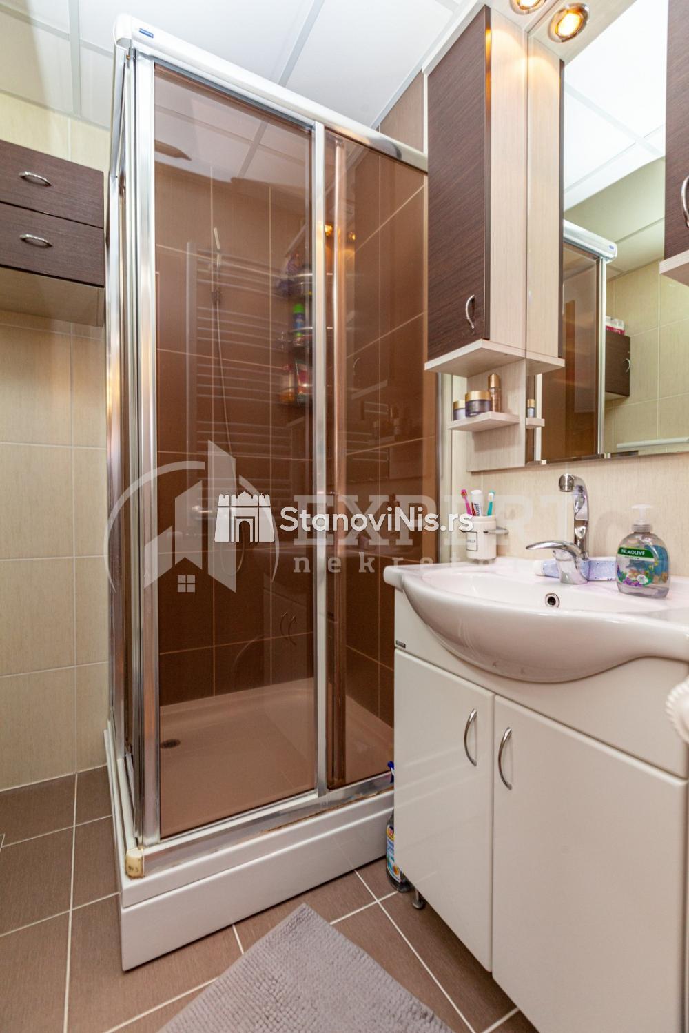 Slika 9 - Stan u zgradi, novogradnja, uknjižen, etažno grejanje, oglas ID p-05347