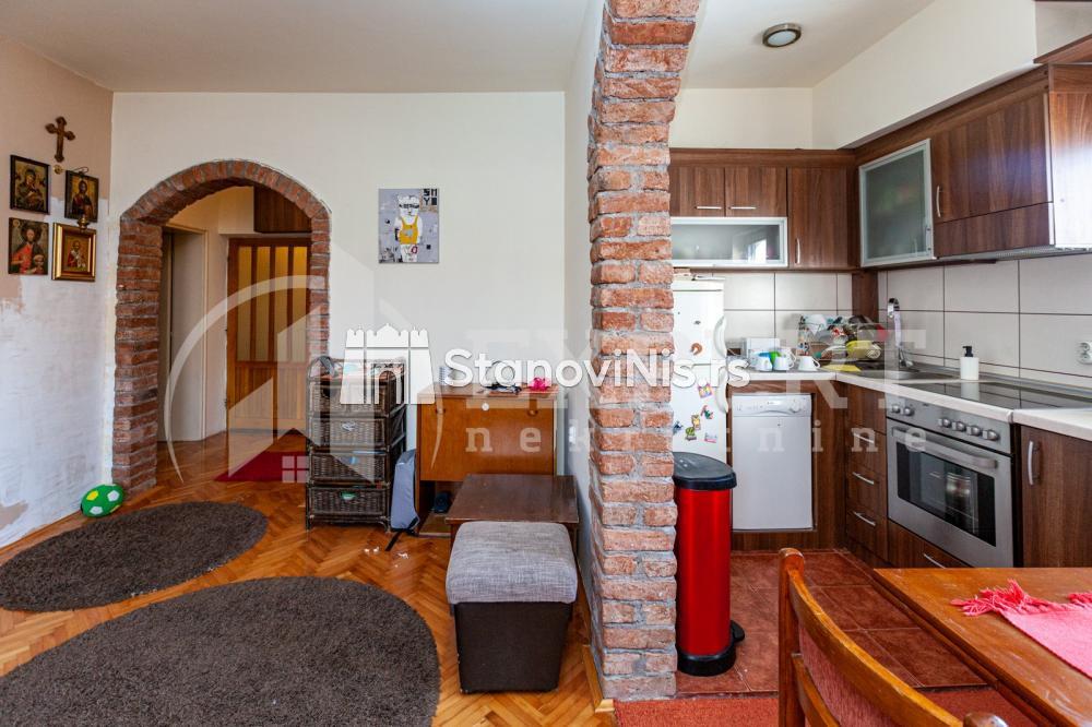 Slika 9 - Stan u zgradi, uknjižen, etažno grejanje, oglas ID p-05014