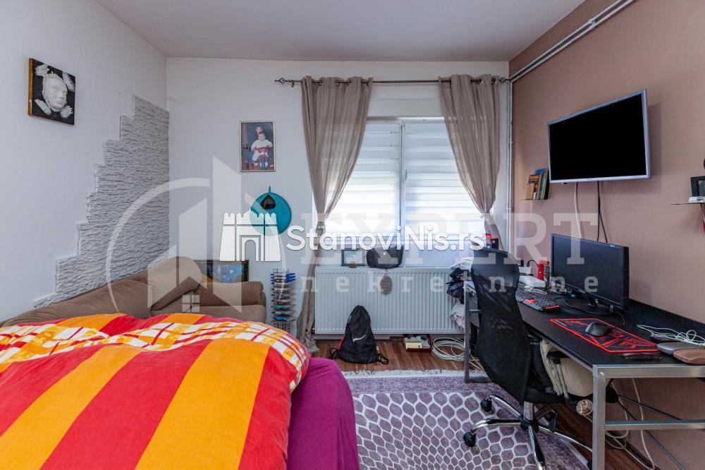 Slika 9 - Stan u zgradi, uknjižen, etažno grejanje, oglas ID p-04497
