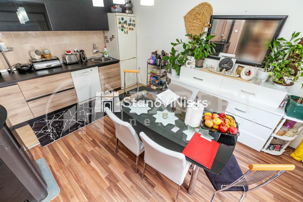 Slika 3 - Stan u zgradi, uknjižen, etažno grejanje, oglas ID p-04497