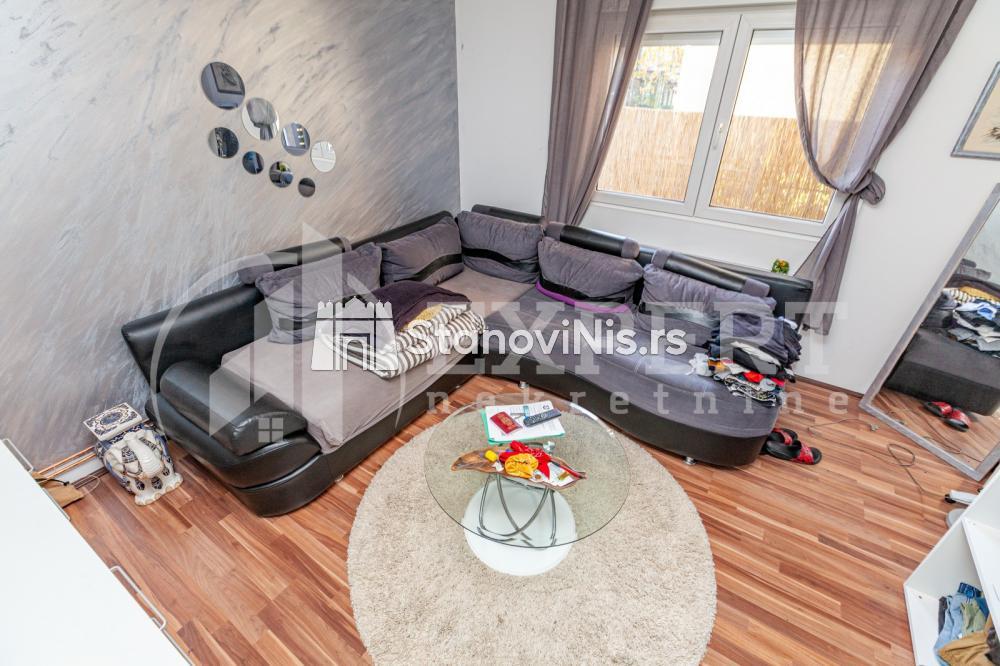 Slika 5 - Stan u zgradi, uknjižen, etažno grejanje, oglas ID p-04497