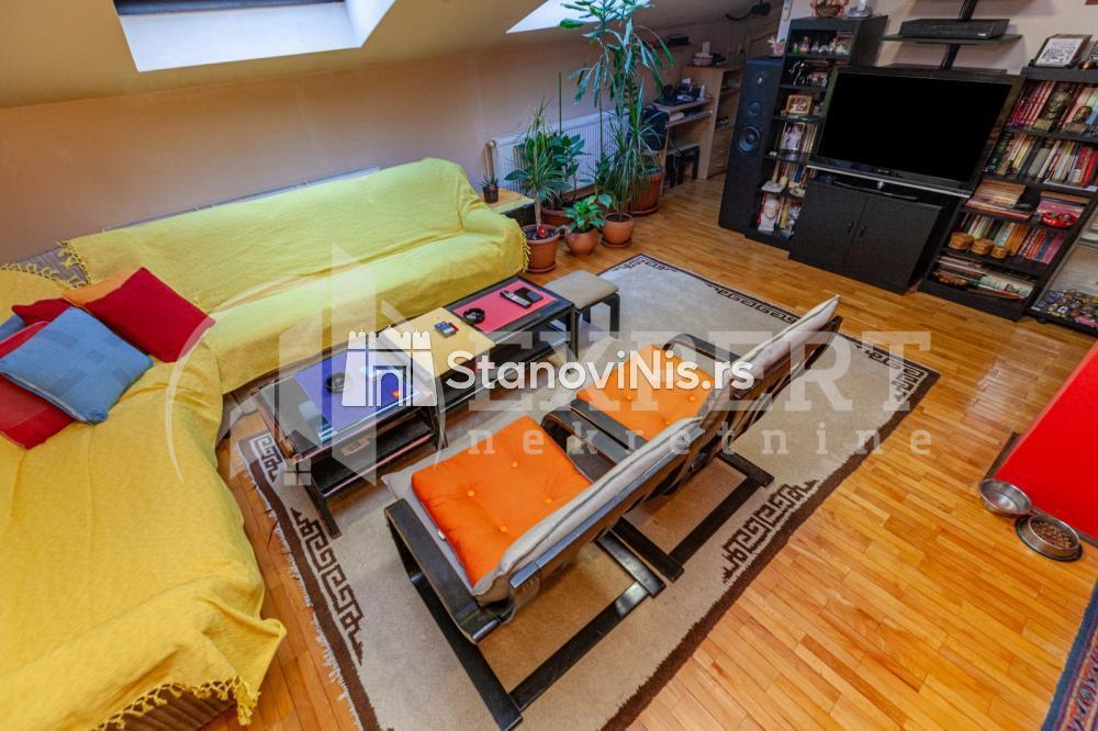 Glavna slika -Stan u zgradi, etažno grejanje, oglas ID p-04352