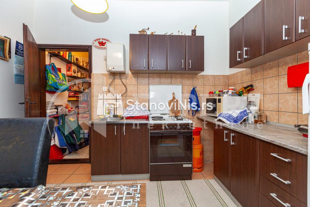 Slika 2 - Stan u zgradi, etažno grejanje, oglas ID p-04352