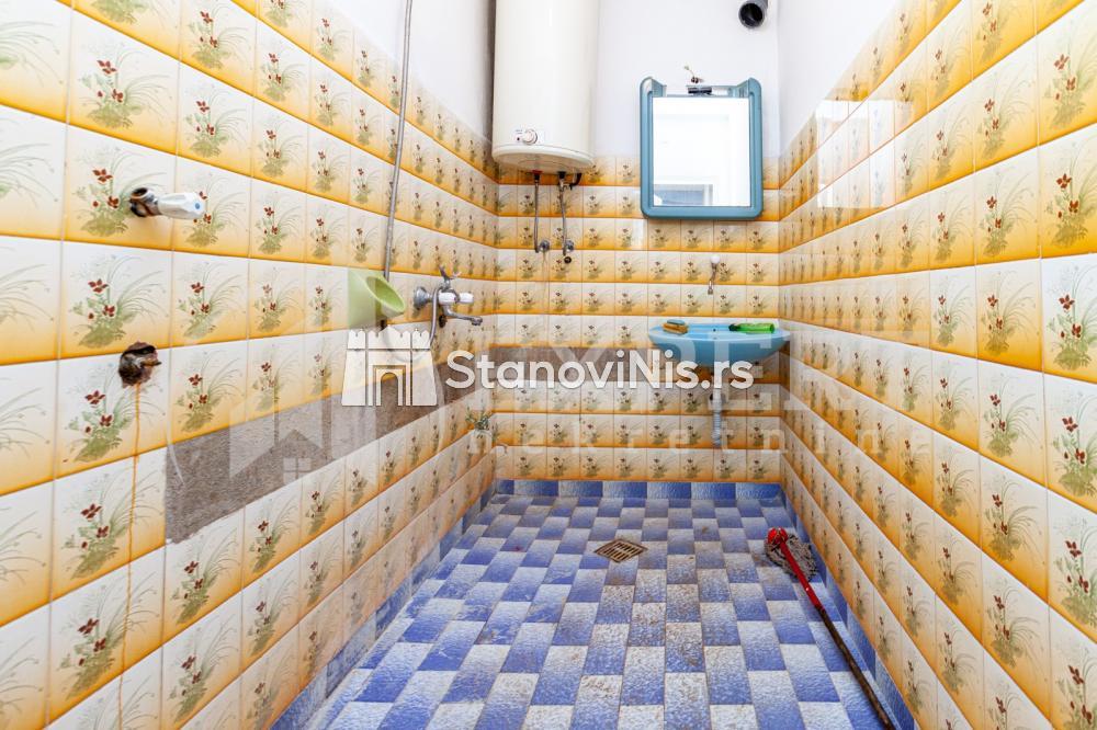 Slika 8 - Stan u zgradi, uknjižen, grejanje na struju, oglas ID p-04007