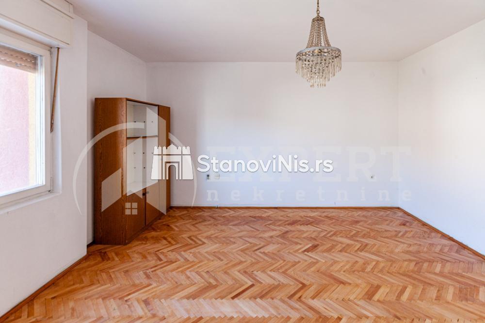 Slika 3 - Stan u zgradi, uknjižen, grejanje na struju, oglas ID p-04007