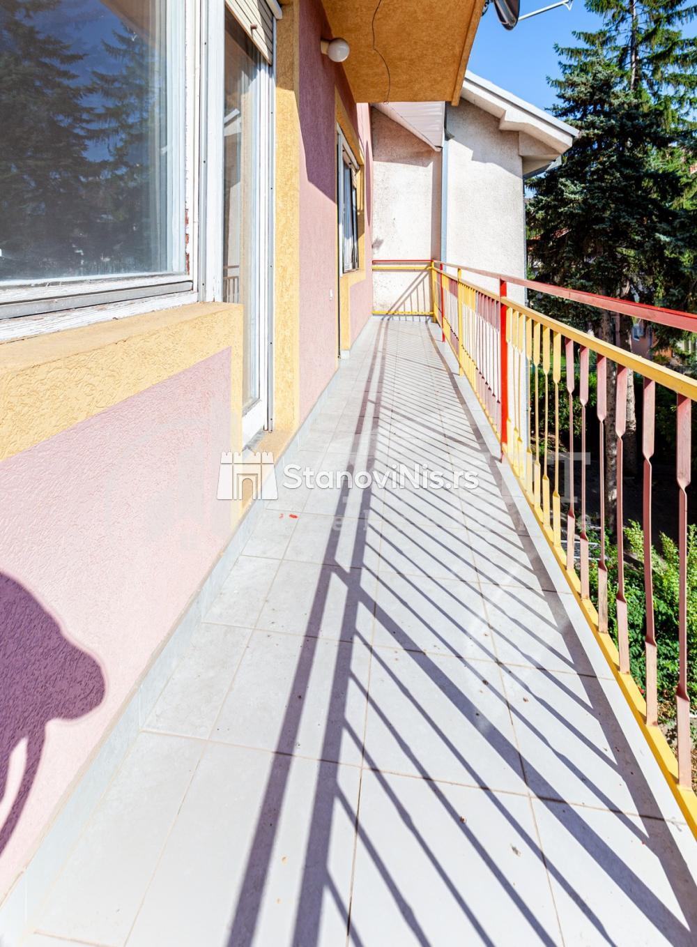 Slika 10 - Stan u zgradi, uknjižen, grejanje na struju, oglas ID p-04007