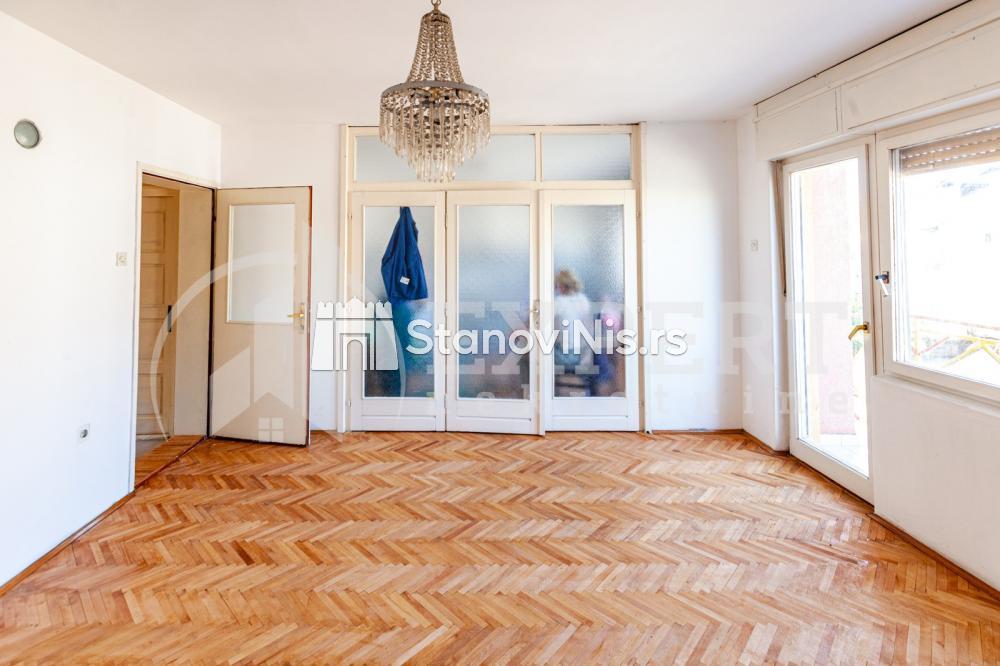 Slika 1 - Stan u zgradi, uknjižen, grejanje na struju, oglas ID p-04007