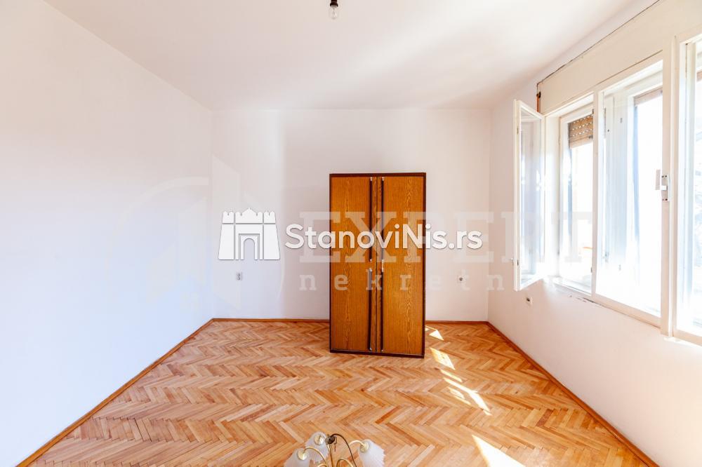 Slika 5 - Stan u zgradi, uknjižen, grejanje na struju, oglas ID p-04007