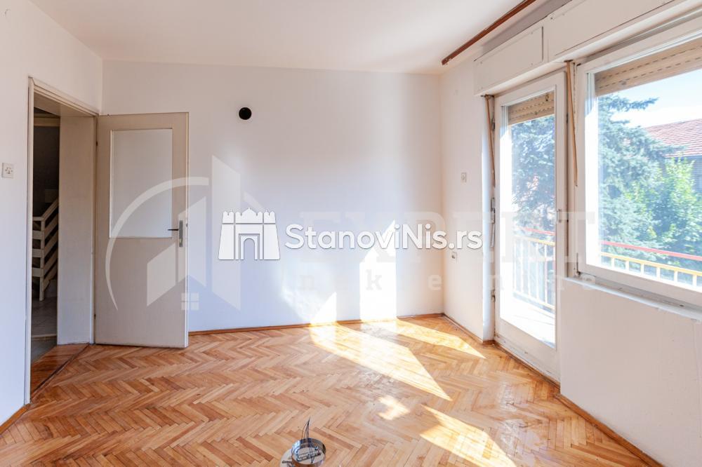 Slika 7 - Stan u zgradi, uknjižen, grejanje na struju, oglas ID p-04007