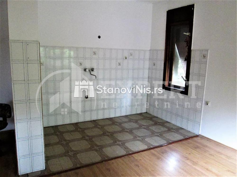 Slika 4 - Stan u zgradi, uknjižen, grejanje na struju, oglas ID p-03312