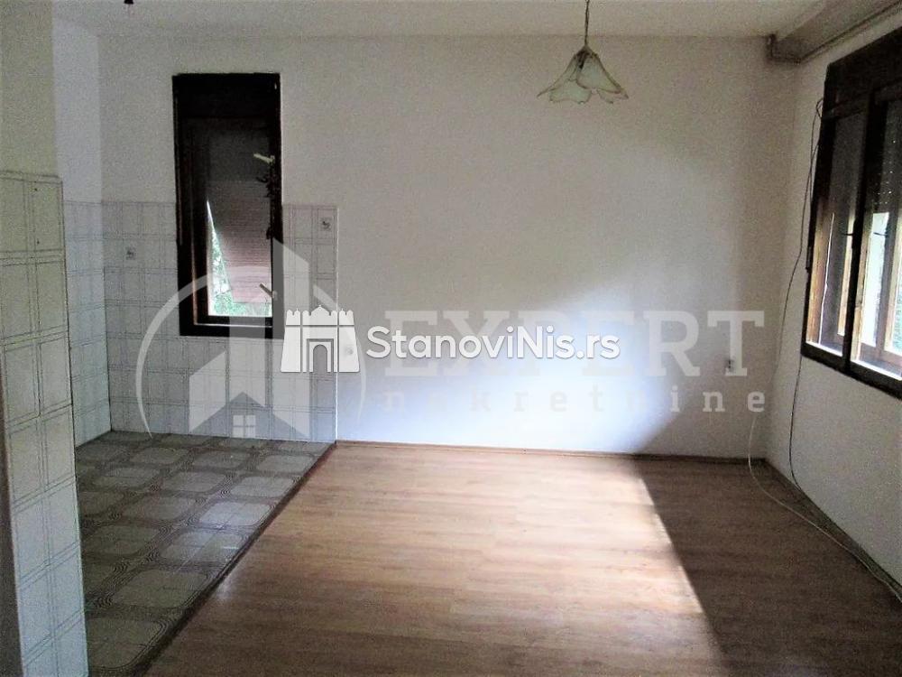 Slika 5 - Stan u zgradi, uknjižen, grejanje na struju, oglas ID p-03312