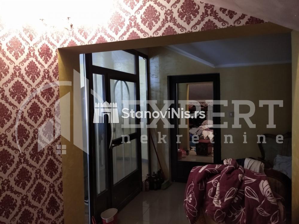 Slika 2 - Stan u zgradi, uknjižen, etažno grejanje, oglas ID p-01044