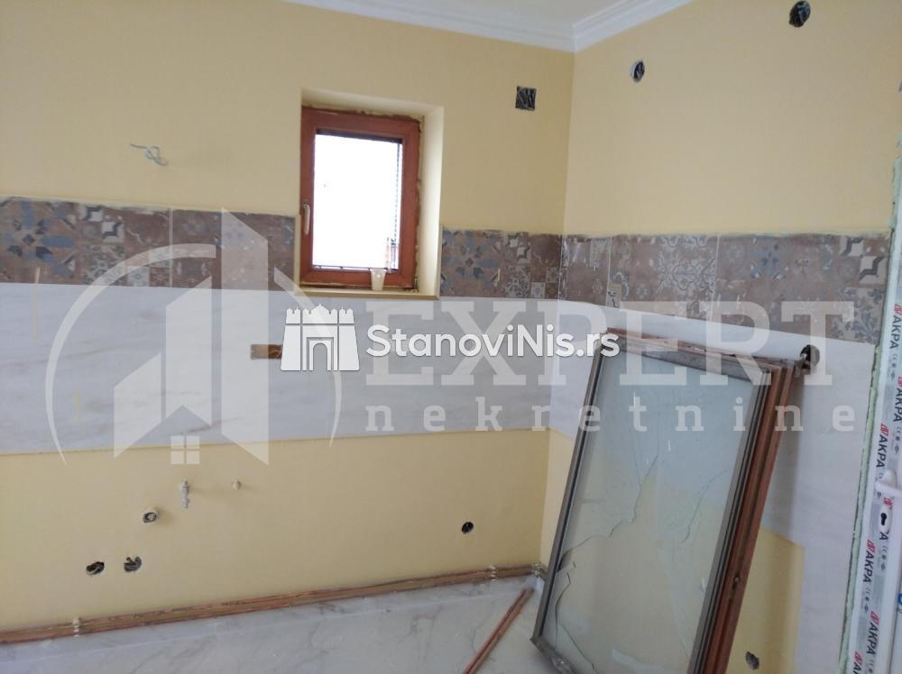 Slika 6 - Stan u zgradi, uknjižen, etažno grejanje, oglas ID p-01042