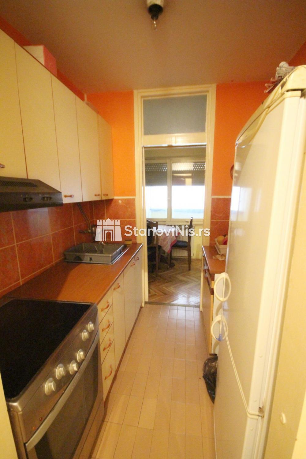 Slika 2 - Stan u zgradi, uknjižen, centralno grejanje, oglas ID p-0513