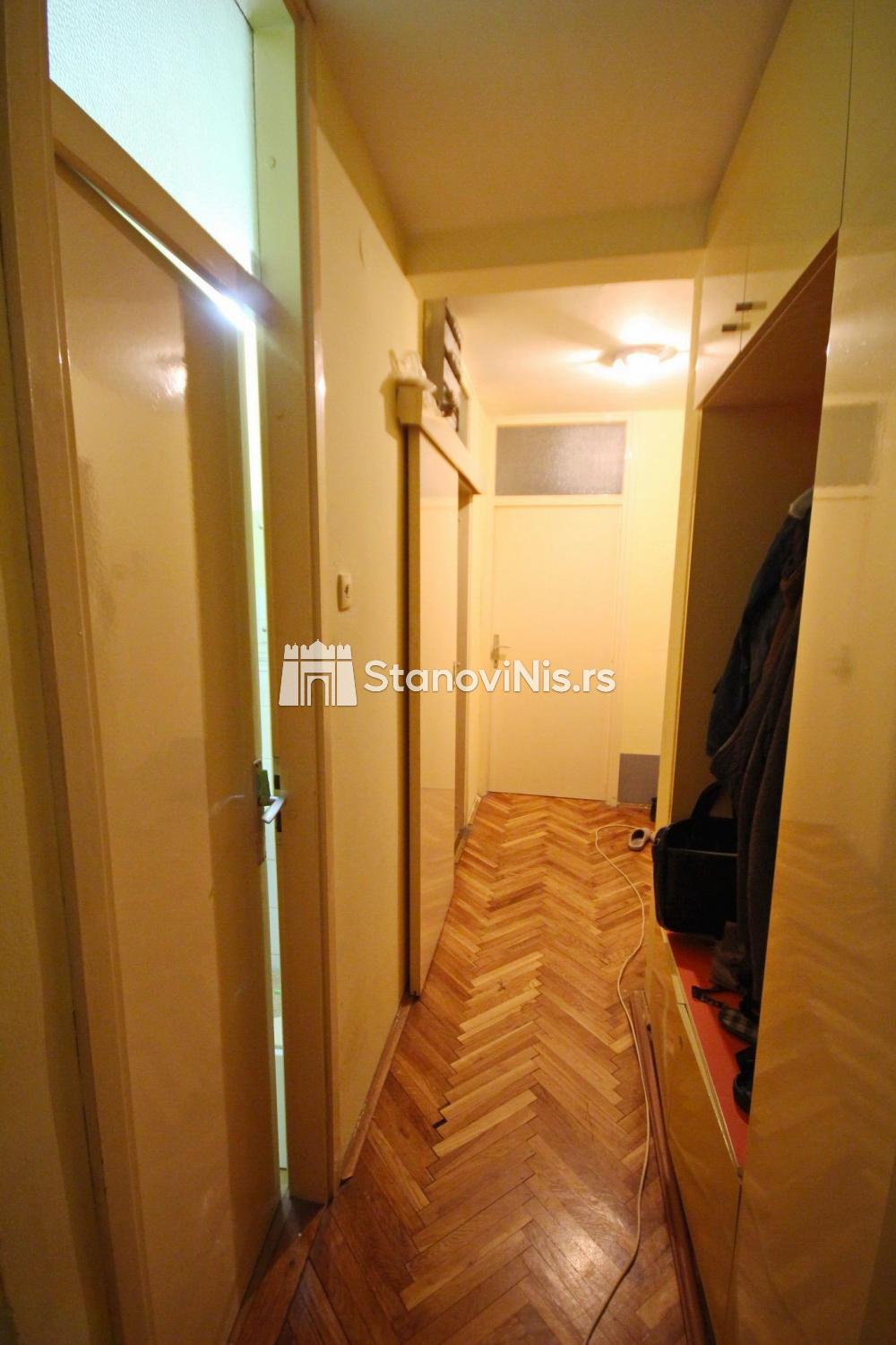 Slika 1 - Stan u zgradi, uknjižen, centralno grejanje, oglas ID p-0513