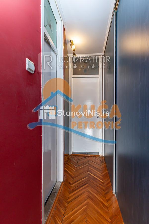 Glavna slika -Stan u zgradi, uknjižen, centralno grejanje, oglas ID p-09992