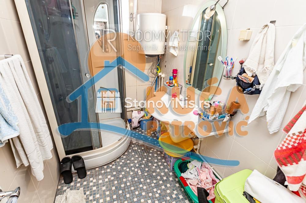 Slika 4 - Stan u zgradi, uknjižen, centralno grejanje, oglas ID p-09992