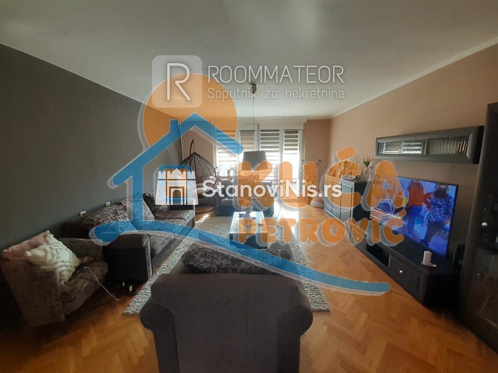 Glavna slika -Stan u zgradi, uknjižen, centralno grejanje, oglas ID p-08921