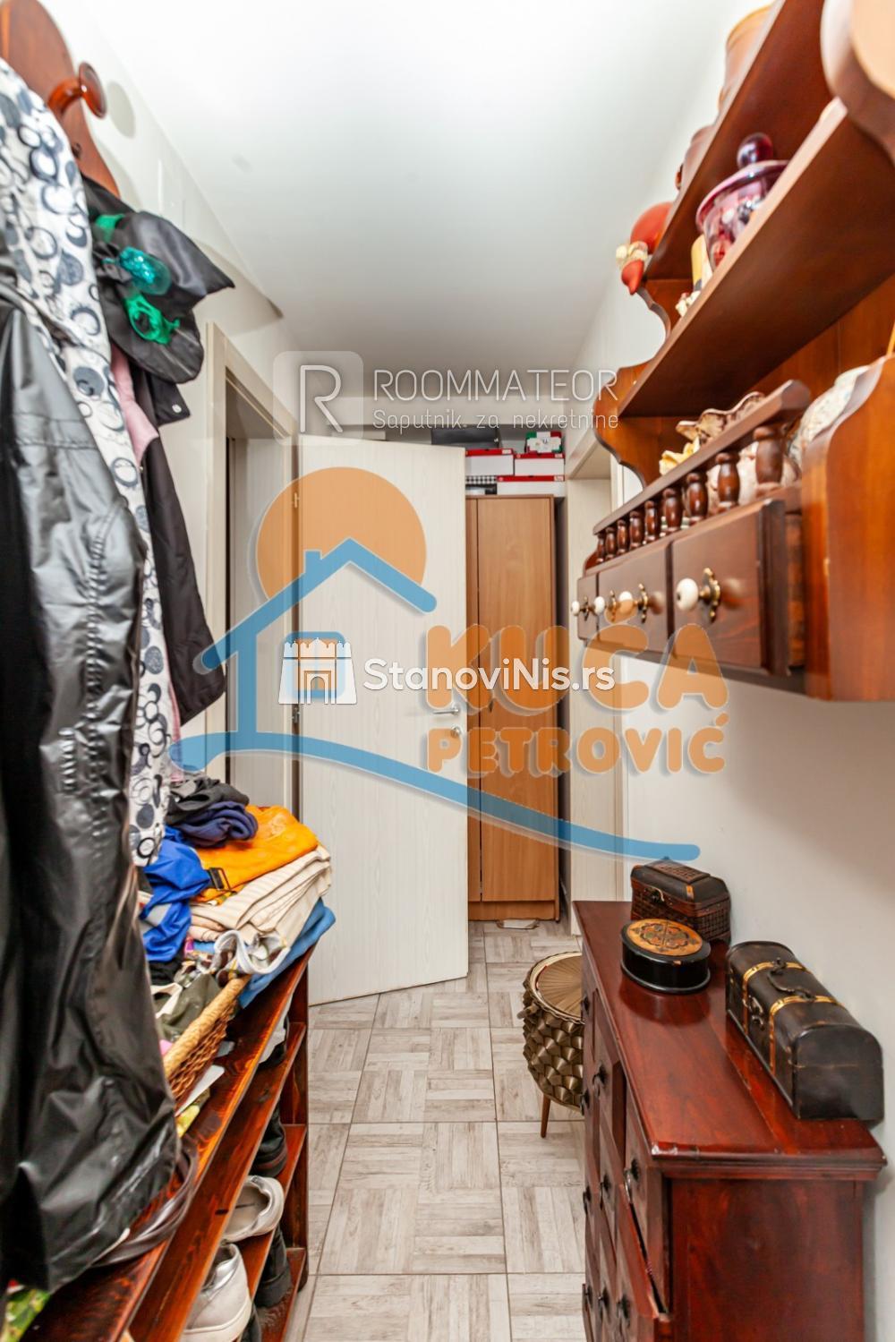 Slika 9 - Stan u zgradi, novogradnja, uknjižen, grejanje na struju, oglas ID p-08834