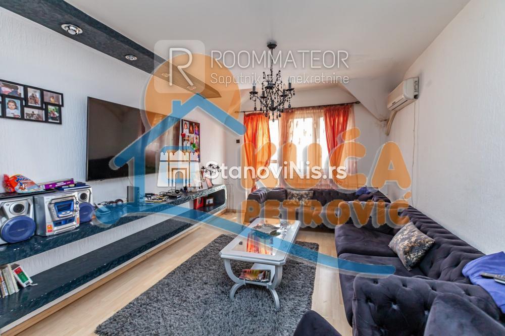 Glavna slika -Stan u zgradi, uknjižen, etažno grejanje, oglas ID p-08729