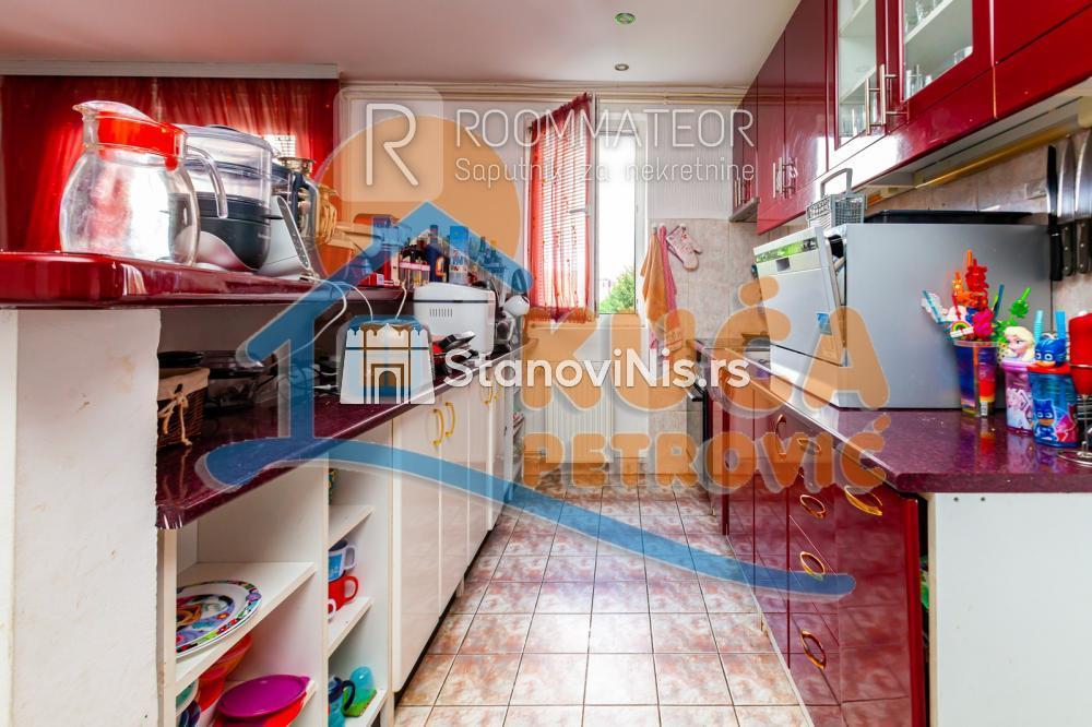 Slika 9 - Stan u zgradi, uknjižen, etažno grejanje, oglas ID p-08729