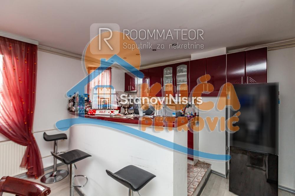 Slika 10 - Stan u zgradi, uknjižen, etažno grejanje, oglas ID p-08729