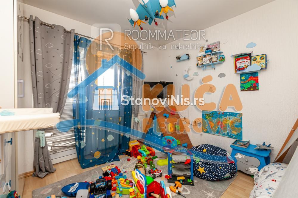 Slika 6 - Stan u zgradi, uknjižen, etažno grejanje, oglas ID p-08729