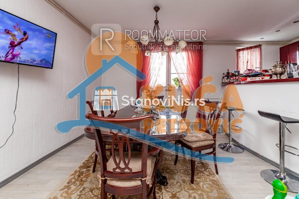 Slika 11 - Stan u zgradi, uknjižen, etažno grejanje, oglas ID p-08729