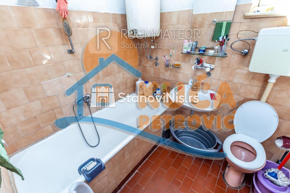 Slika 11 - Stan u zgradi, uknjižen, centralno grejanje, oglas ID p-08253