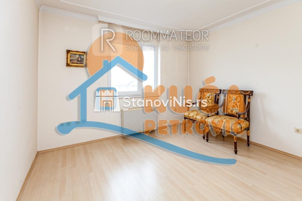 Slika 5 - Stan u zgradi, uknjižen, centralno grejanje, oglas ID p-08266