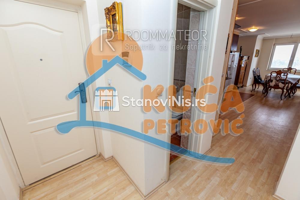 Slika 11 - Stan u zgradi, uknjižen, centralno grejanje, oglas ID p-08266