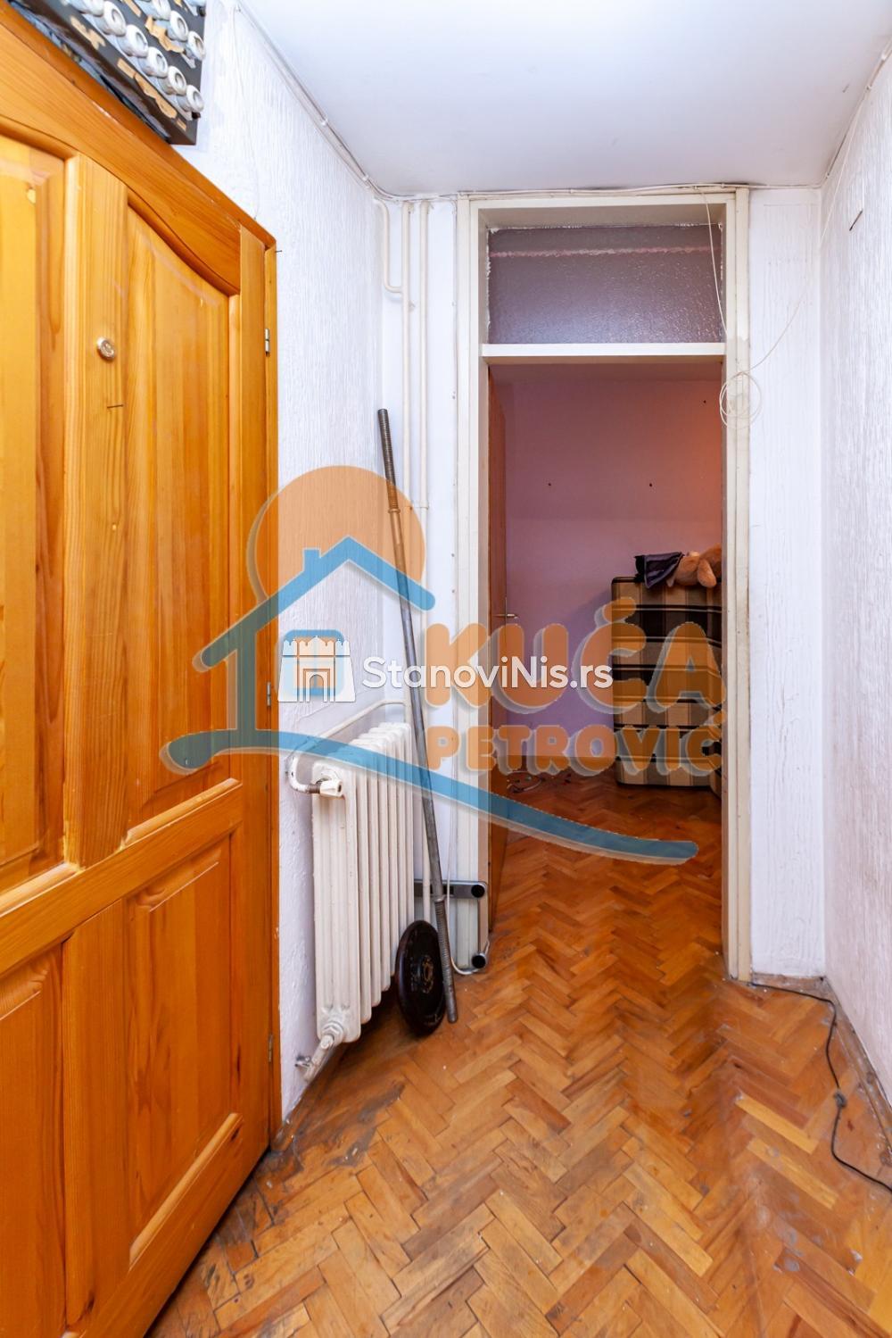 Slika 3 - Stan u zgradi, uknjižen, centralno grejanje, oglas ID p-08006