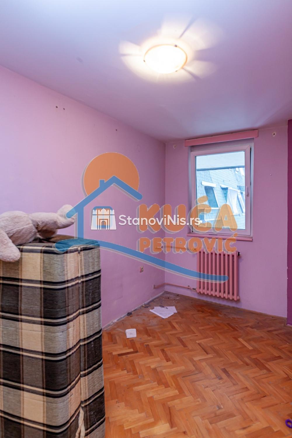 Slika 1 - Stan u zgradi, uknjižen, centralno grejanje, oglas ID p-08006